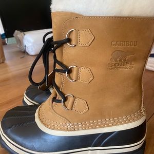NWT Sorel Caribou boots